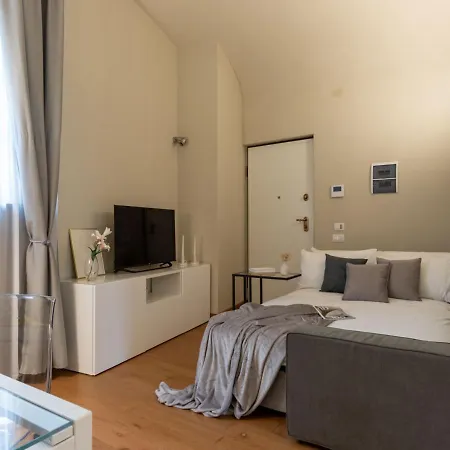 Near River, Relax And Design Behind The Tower Apartment *